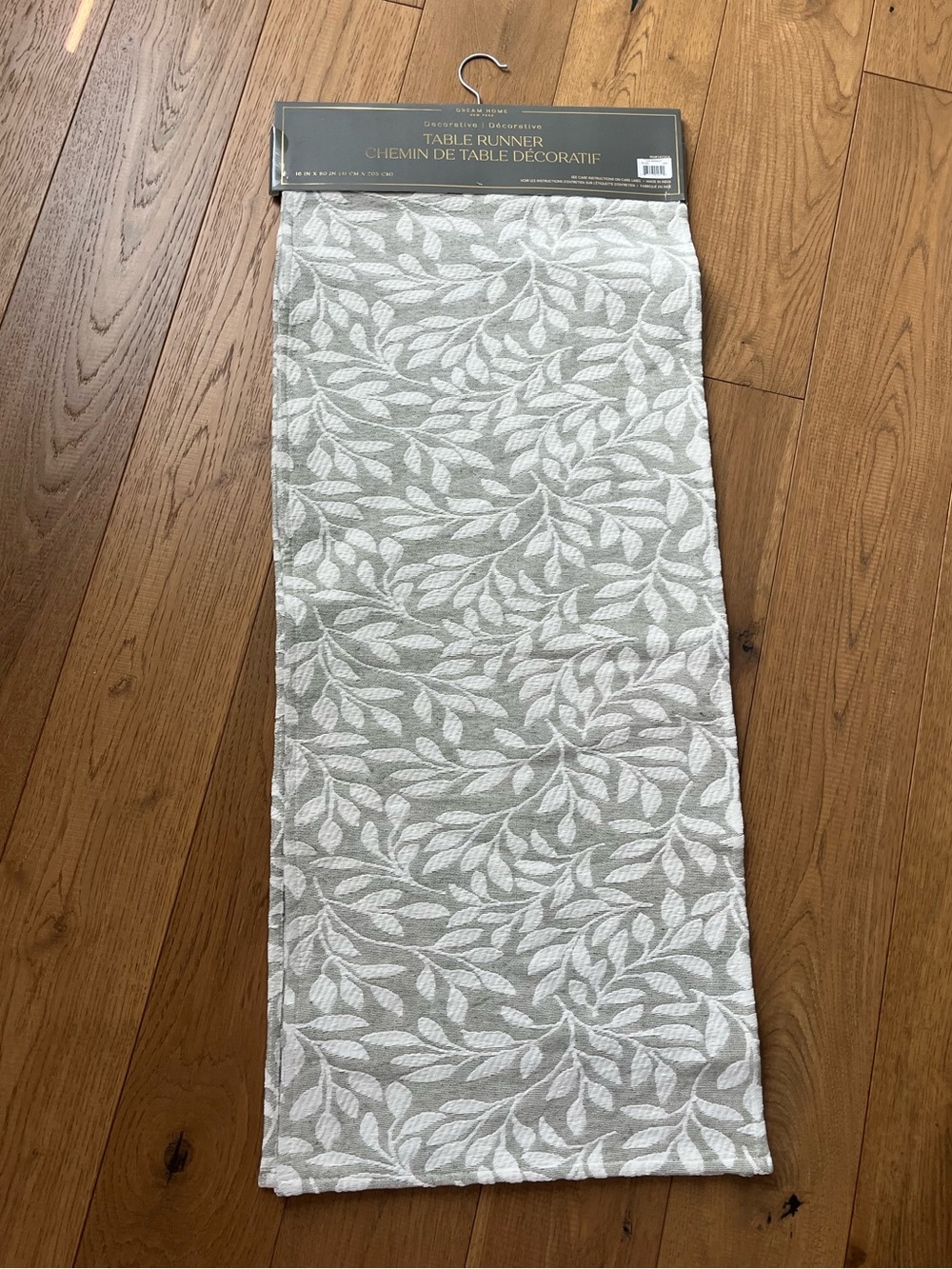 NEW Leaf-Pattern Table Runner in White and Light Sage Green 80" x 16" Embosses
